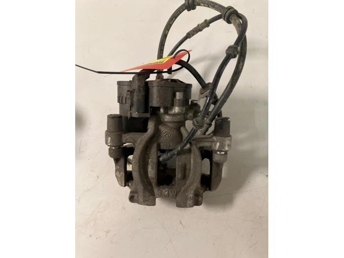 Remklauw (Tang) rechts-achter van een BMW X2, Gebruikt, -, -, Ophalen of Verzenden
