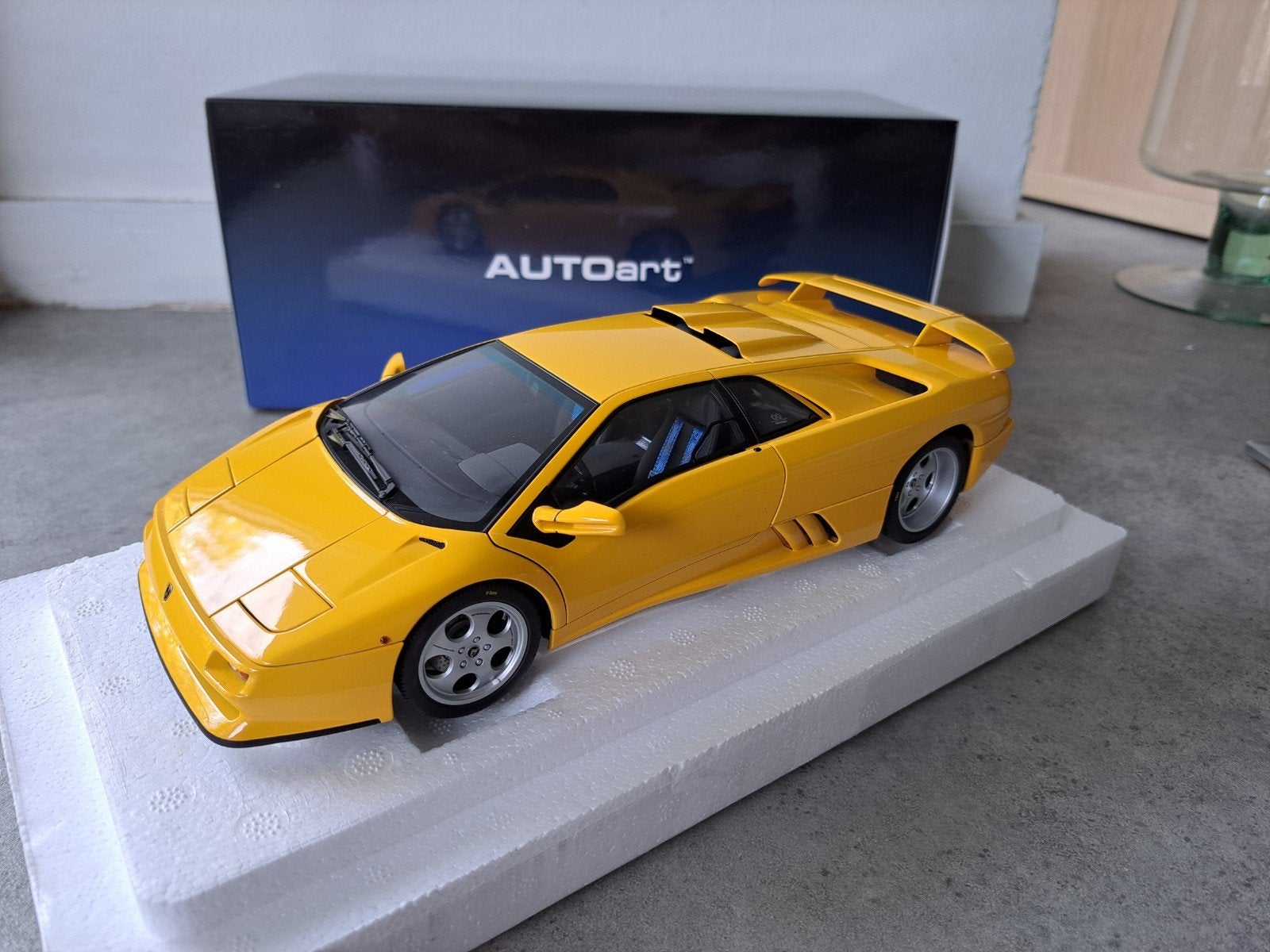 Lamborghini Diablo SE30 JOTA Superfly geel 1/18 Nieuw, Hobby en Vrije tijd, Modelauto's | 1:18, Ophalen of Verzenden, Nieuw, Auto