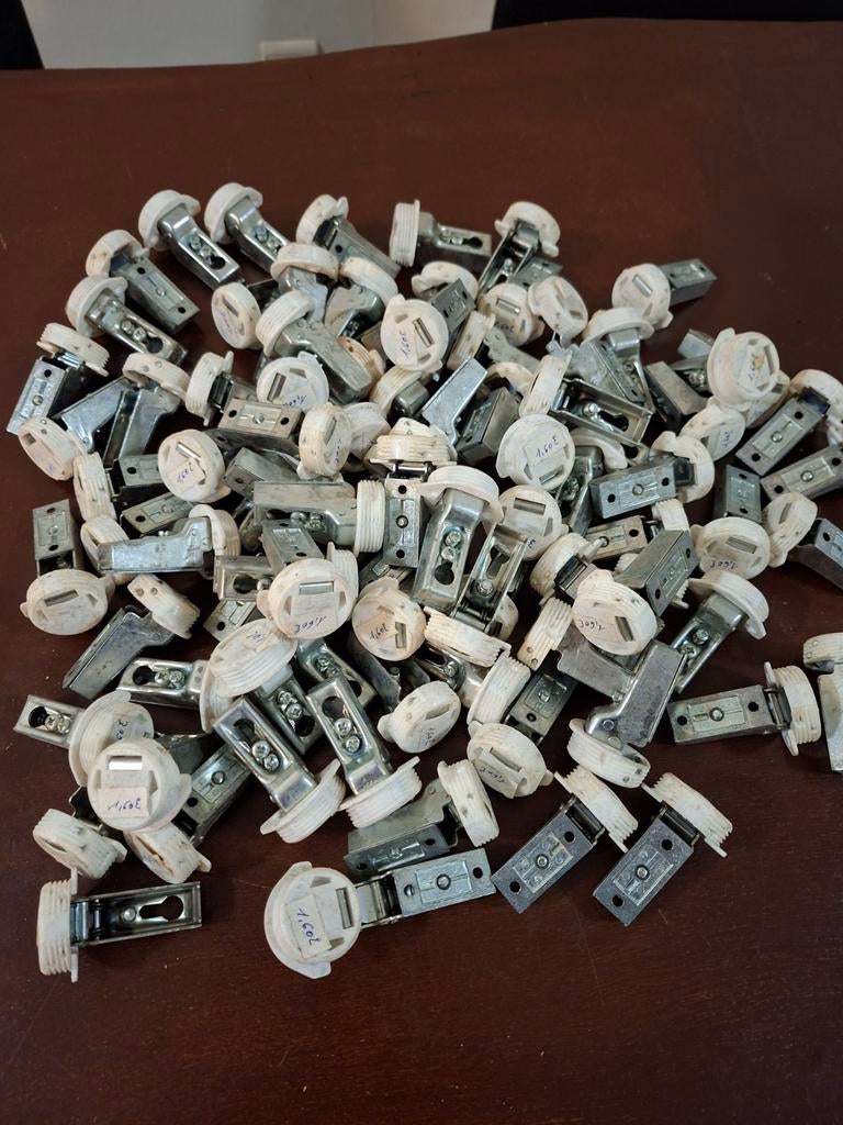 86 charnières solides, Enlèvement