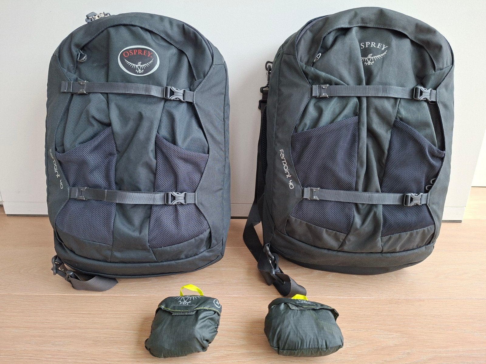 2 sacs à dos Osprey Farpoint 40 pour homme et femme + housse, Enlèvement ou Envoi, Utilisé, Autres marques, Étanche