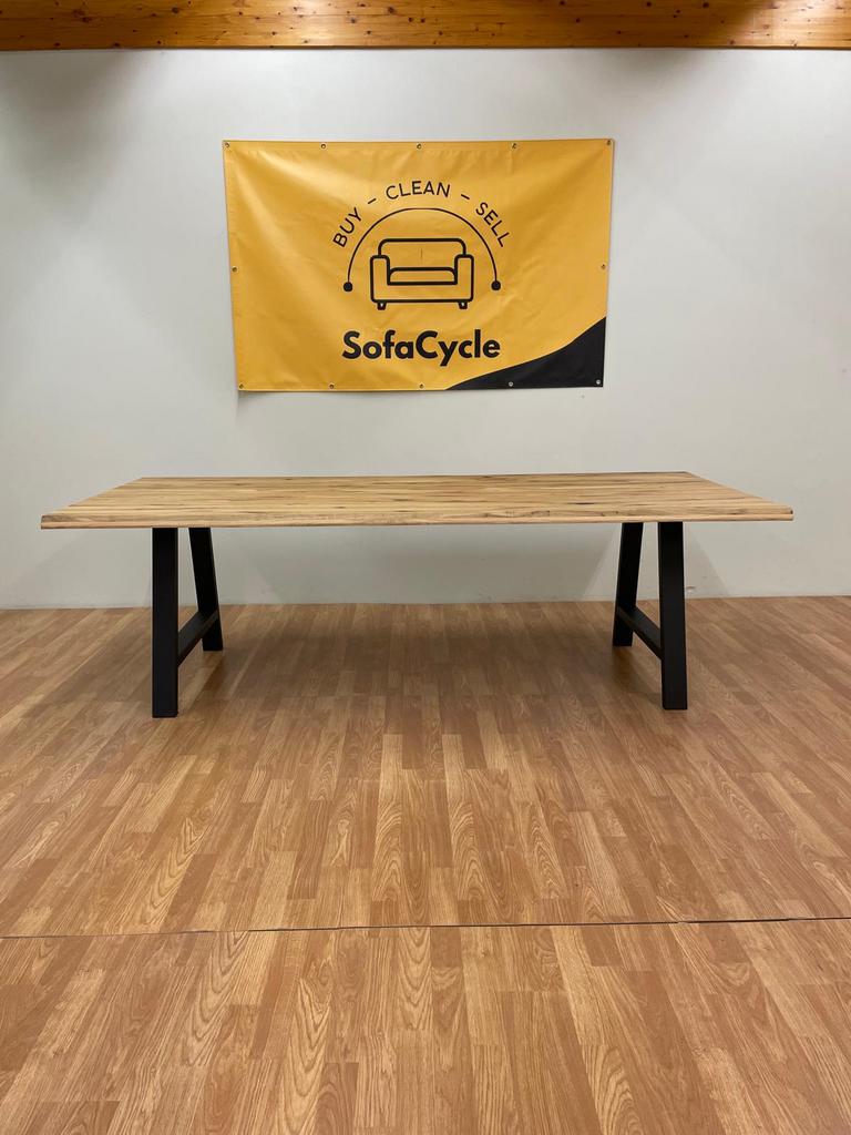 Table à manger en chêne massif — pieds en métal (NOUVEAU)