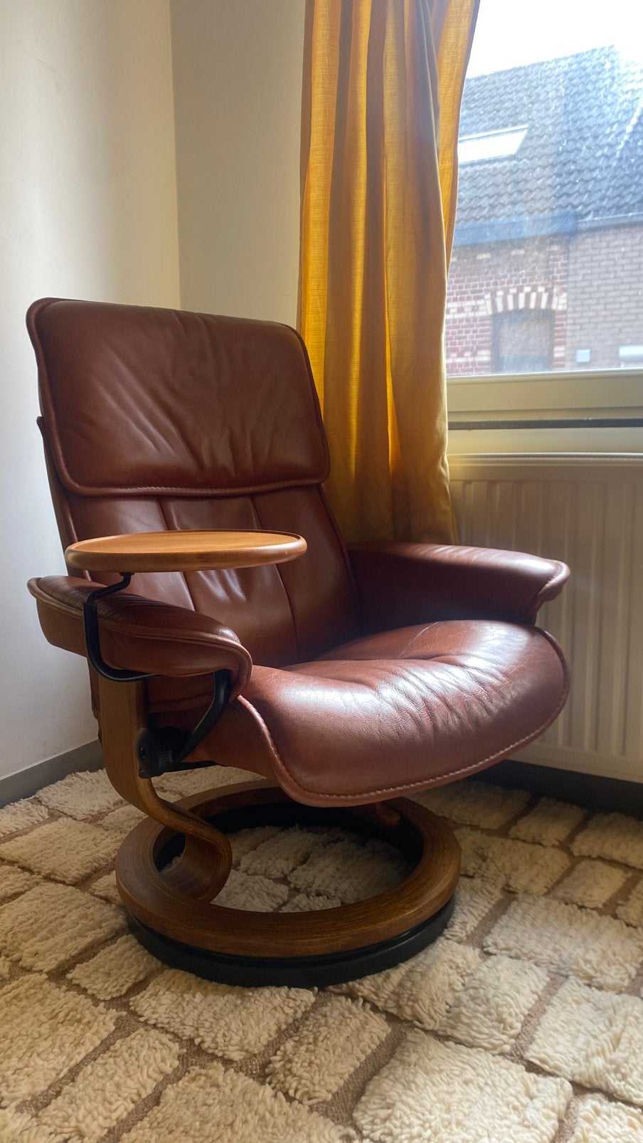 Fauteuil Stressless Relax Marron Taille M + table d'appoint, Maison & Meubles, Enlèvement, Comme neuf, Bois