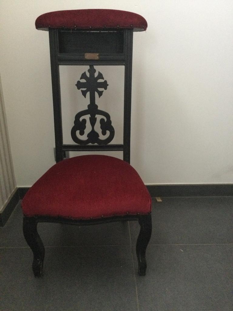 Kerkstoel met naamplaatje J Theys, Antiek en Kunst, Ophalen