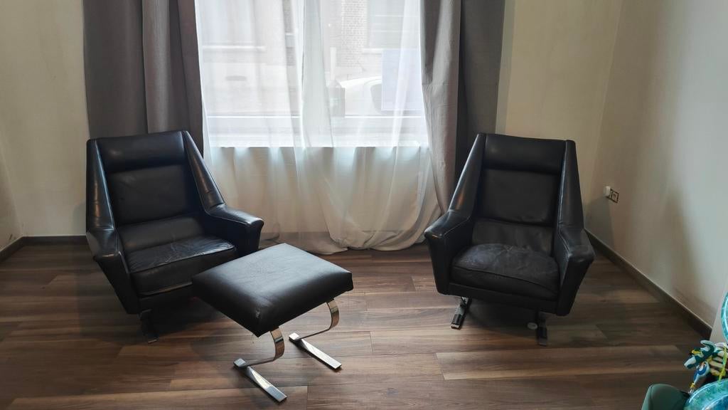 Set van 2 vintage fauteuils en voetenbankjes, Huis en Inrichting, Ophalen, Leer
