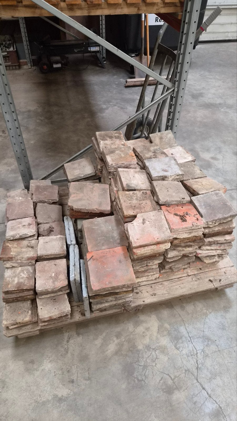 Oude boeren plavuizen te koop, Enlèvement