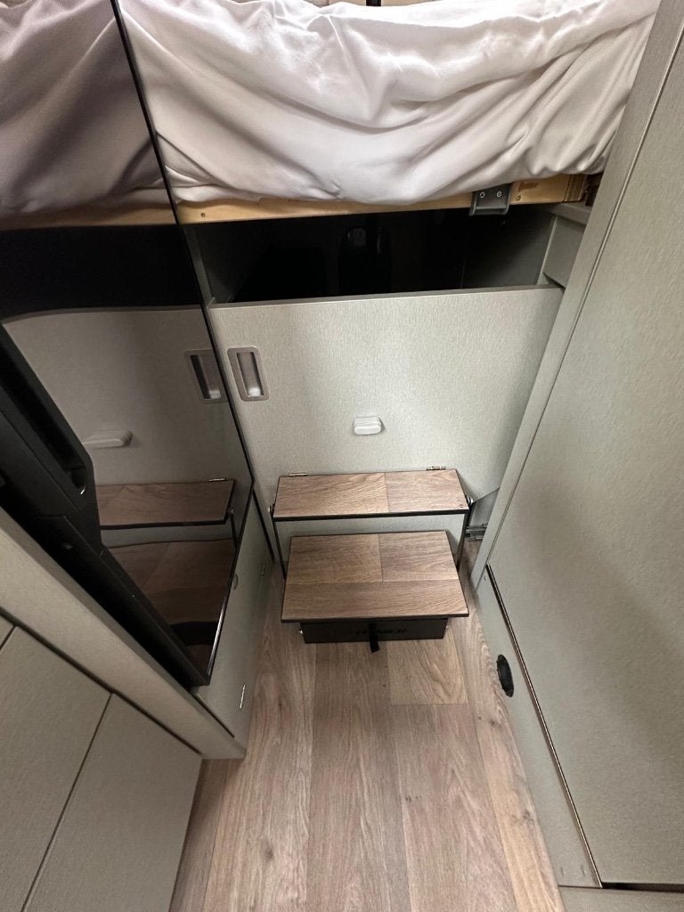 Mercedes Hymer campervan, Auto's, 4 zetels, 4 cilinders, Bi-Xenon koplampen, Diesel