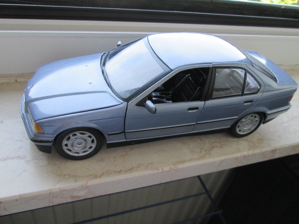 UT Models BMW 3er Limousine in hellblau metallic 1:18, Ophalen of Verzenden, Gebruikt, Auto, UT Models