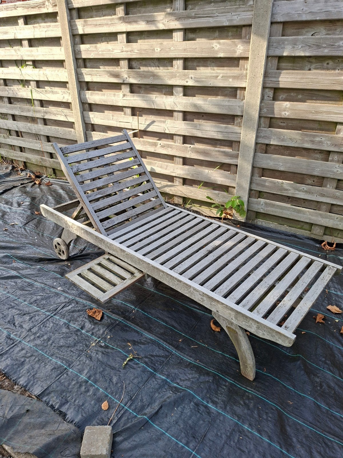 2 teak ligstoelen - 1 met drankplankje en 1 zonder, Tuin en Terras, Ophalen, Gebruikt, Teakhout, Verstelbaar