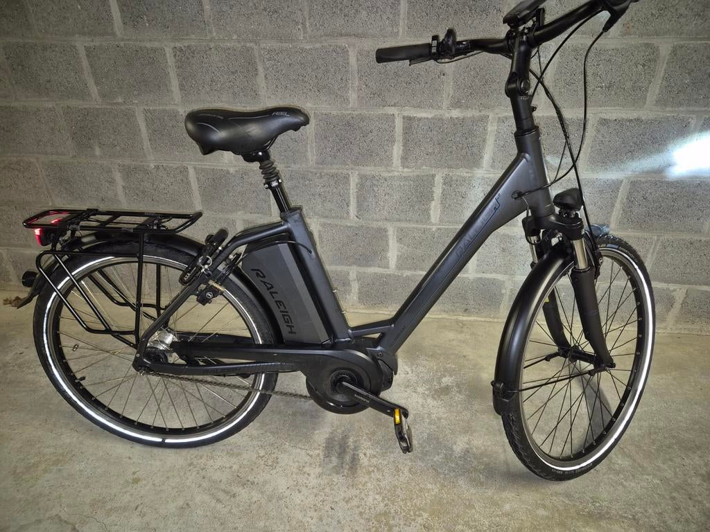 Raleigh elektrische fiets 26 inch., Fietsen en Brommers, Zo goed als nieuw, Minder dan 47 cm, 50 km per accu of meer, Ophalen