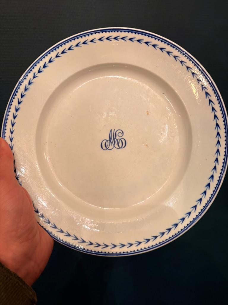 Assiette porcelaine de Tournai, Enlèvement ou Envoi