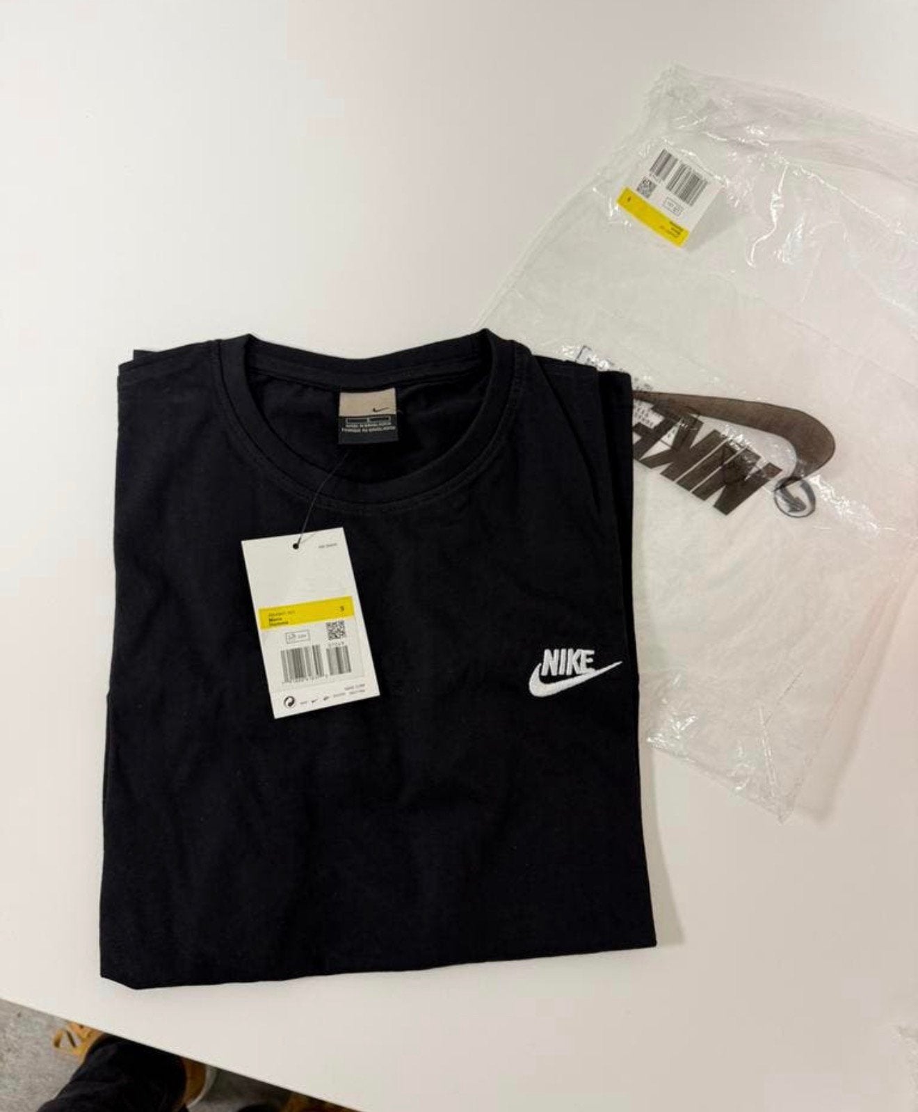 T-shirt Nike Sportswear Club homme noir - S Nouvel original, Enlèvement ou Envoi, Neuf, Taille 46 (S) ou plus petite, Noir