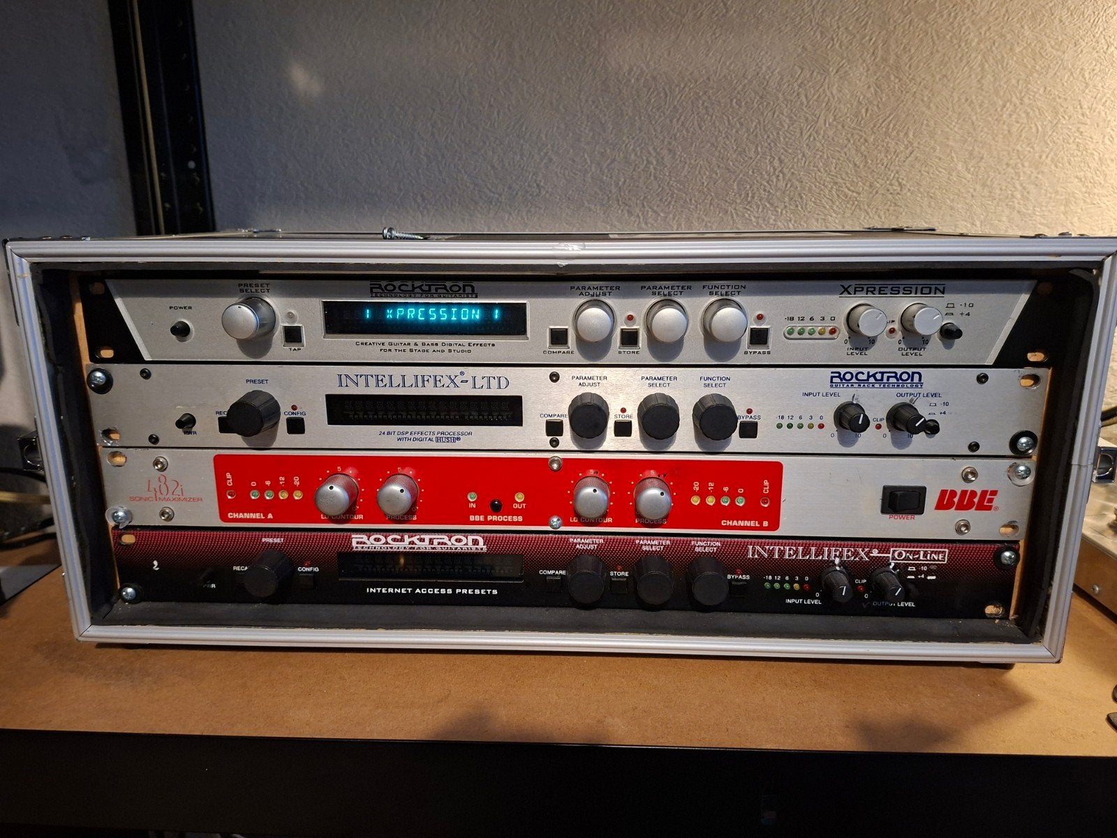 Rocktron Xpression in perfecte staat, Musique & Instruments, Effets, Utilisé, Chorus, Delay ou Écho, Reverb, Volume, Wah Wah, Equalizer ou Égaliseur