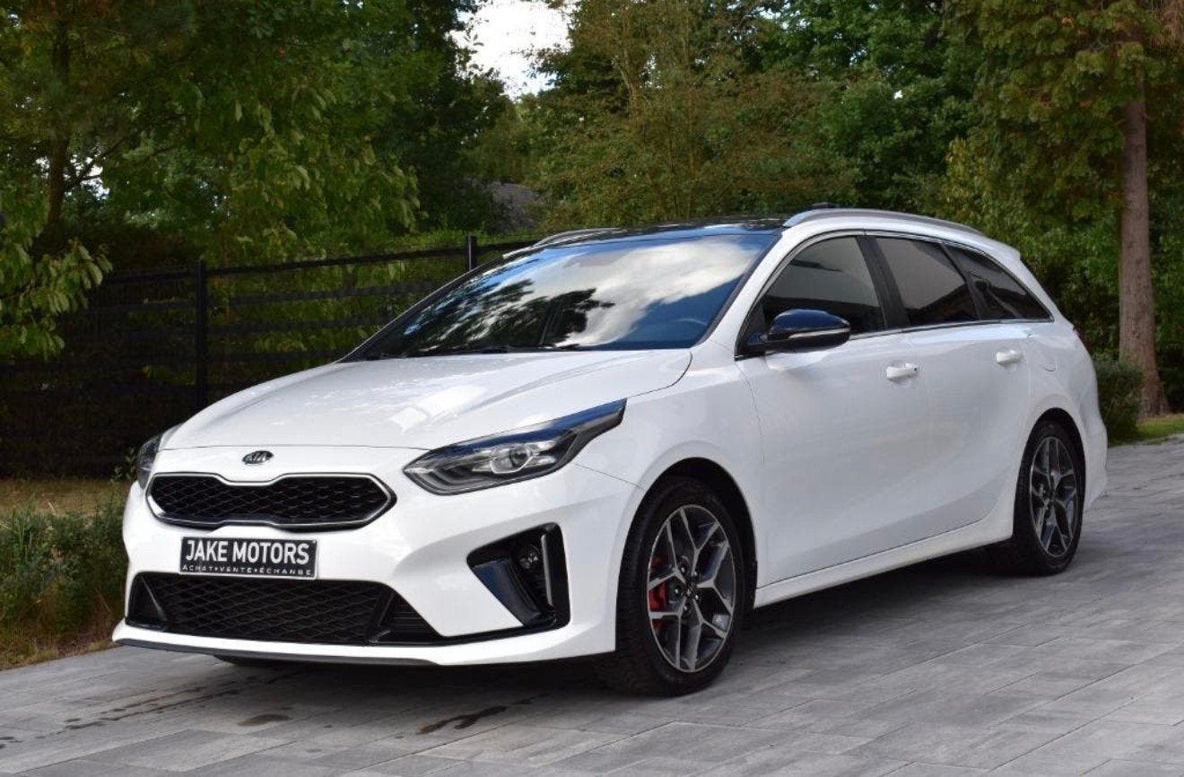 Kia Ceed SW / 4 PNEUS HIVER NEUFS OFFERTS!, Auto's, Voorwielaandrijving, Euro 6, 4 cilinders, Leder en Stof