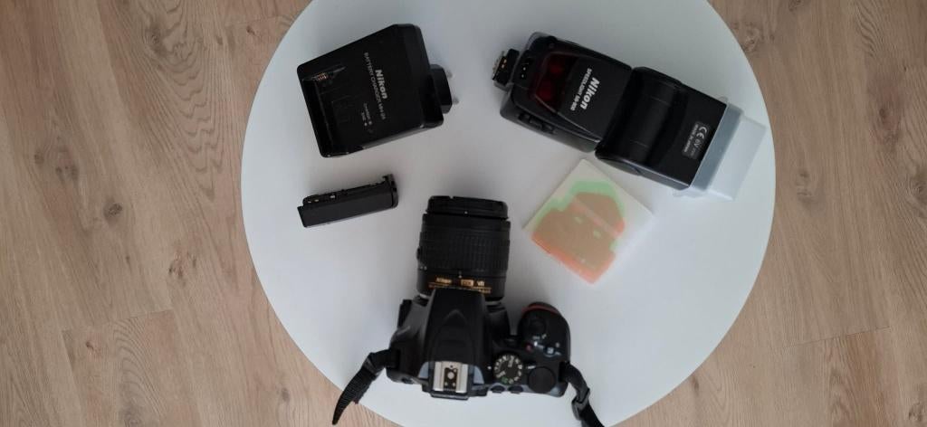 Kit Nikon D3500 18-55mm 1:3.5-5.6 + Flash Cobra Nikon SB-800, Audio, Tv en Foto, Ophalen, Gebruikt, Nikon