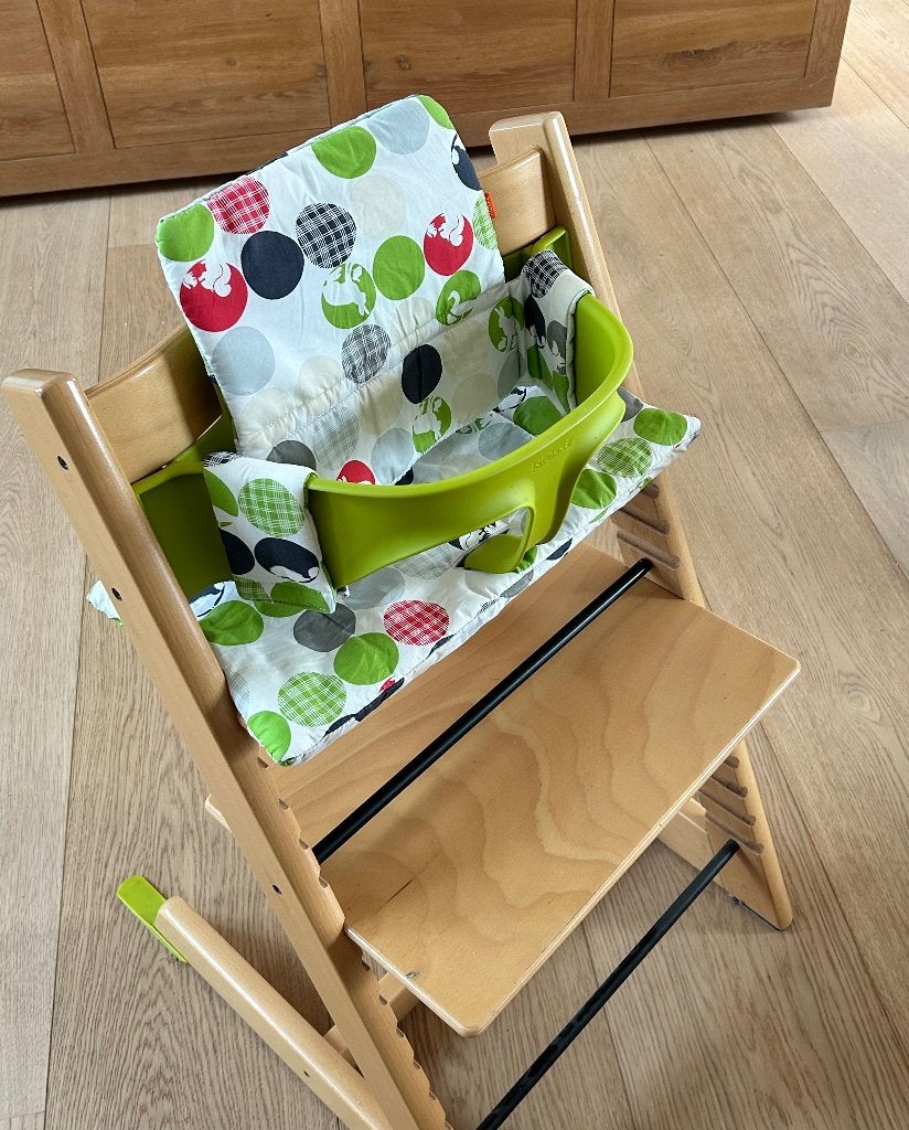 Tripp Trapp avec oreiller et ensemble pour bébé, Enlèvement, Comme neuf, Chaise évolutive, Réducteur de chaise