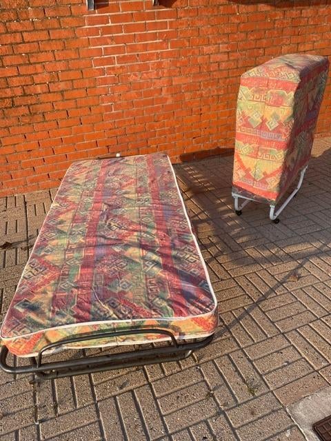 Plooibedden, Huis en Inrichting, Ophalen, Eenpersoons, Zo goed als nieuw, 80 cm