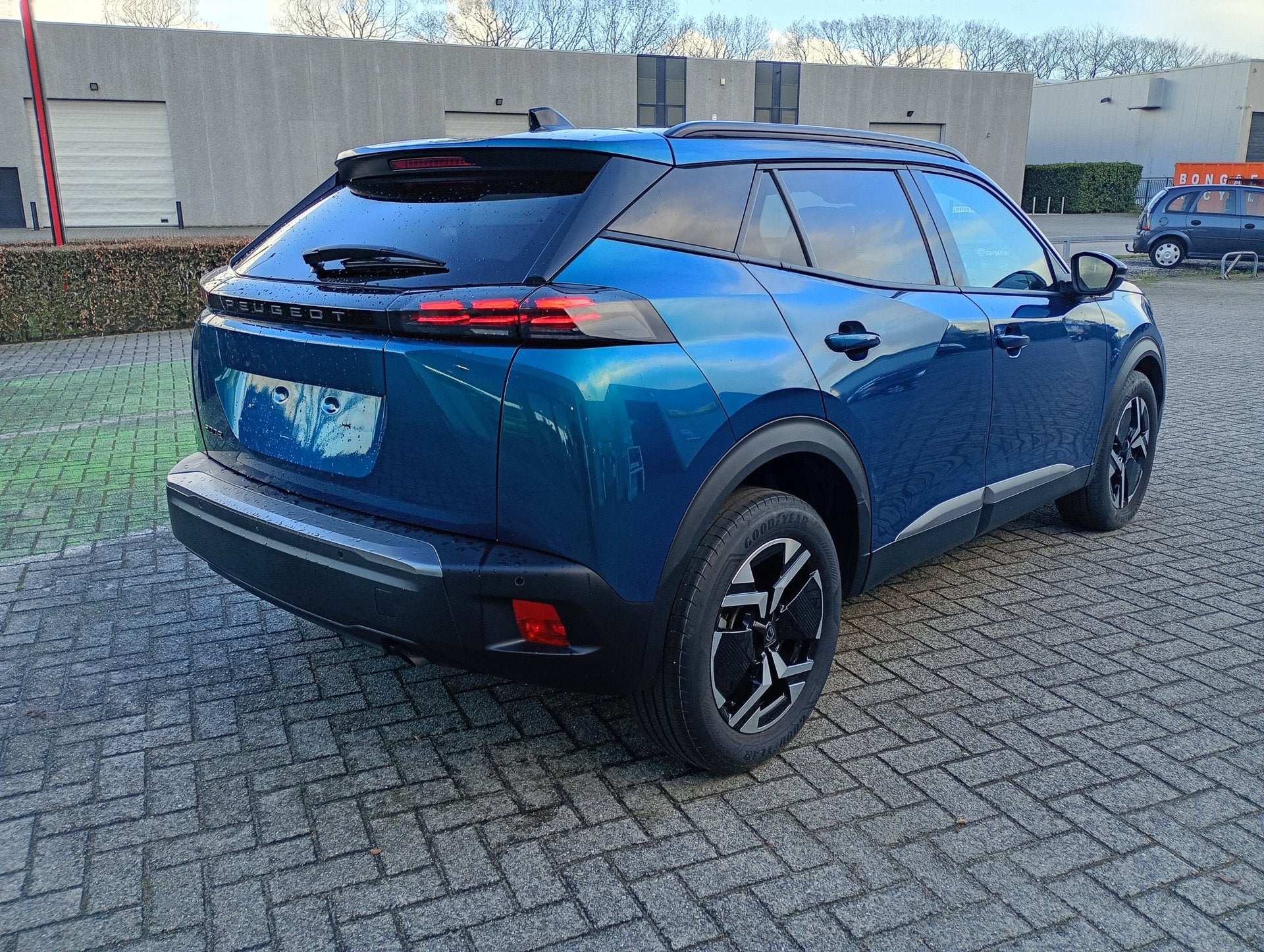 Peugeot 2008 1.2 PureTech 100 Allure – 02/2025 – 14.218, Auto's, Peugeot, Voorwielaandrijving, Stof, Gebruikt, Euro 6