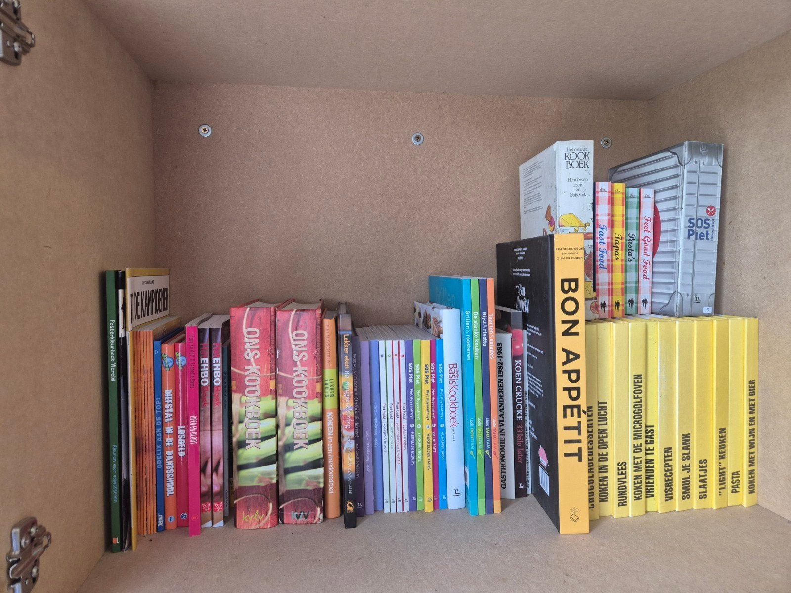 4 kasten vol met romans, kookboeken, kinderboekjes (230 st), Enlèvement, Comme neuf