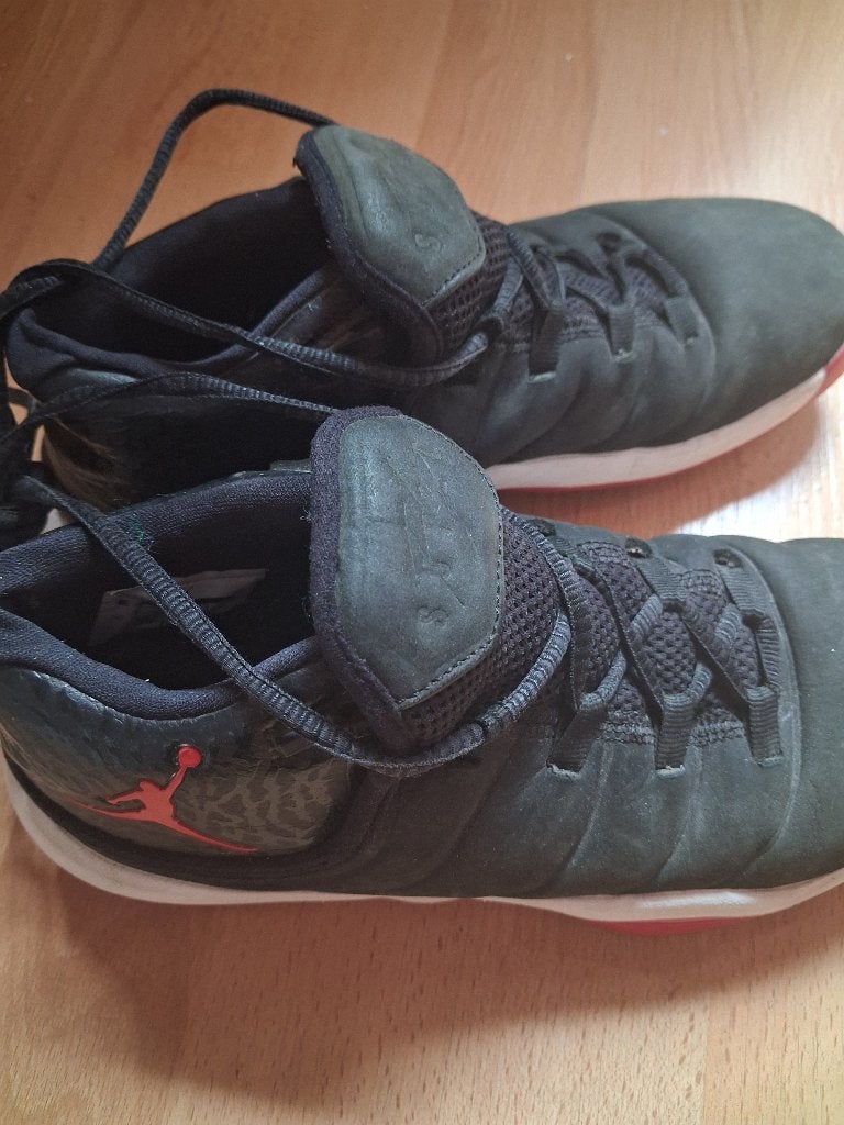 basketschoenen zwart - maat 37,5, Sport en Fitness, Basketbal, Ophalen of Verzenden, Schoenen