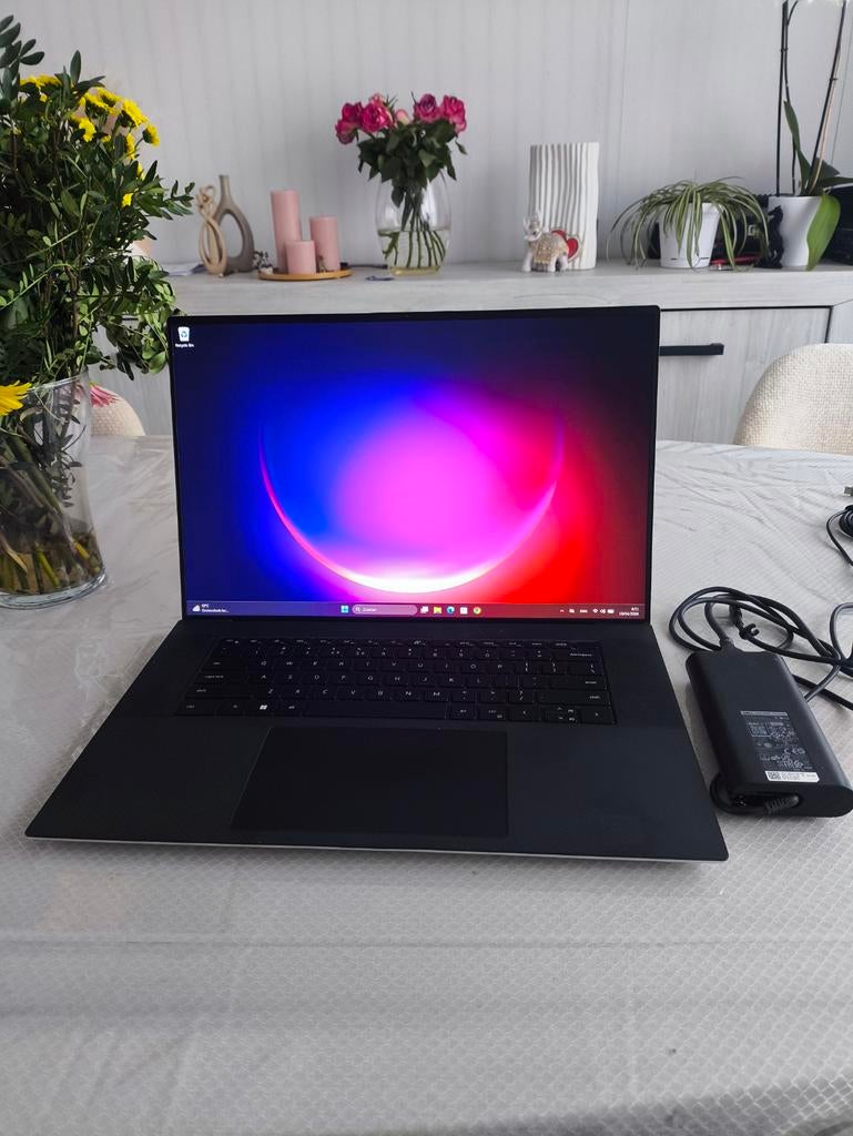 Krachtige moderne laptop DELL XPS 17, 9720, 17 INCH, Ophalen, Qwerty, 16 GB