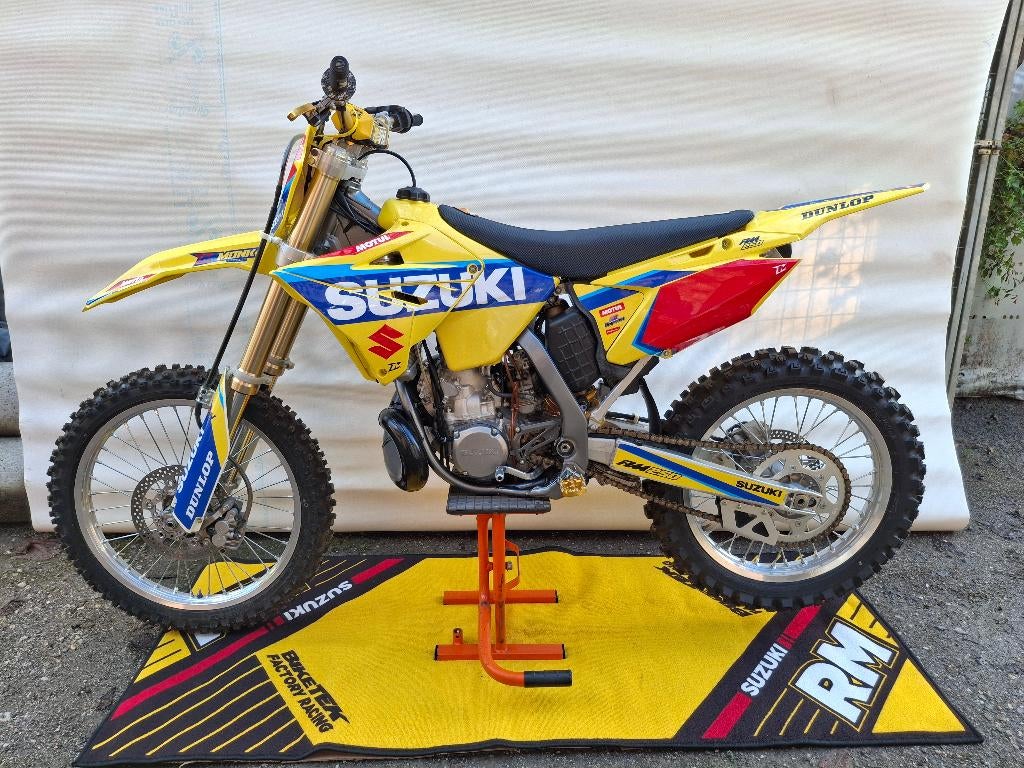 Suzuki RM 250 2 temps Cross original COMME NEUF!, Motos, Motos | Suzuki, Entreprise, Moto de cross, plus de 35 kW, 1 cylindre