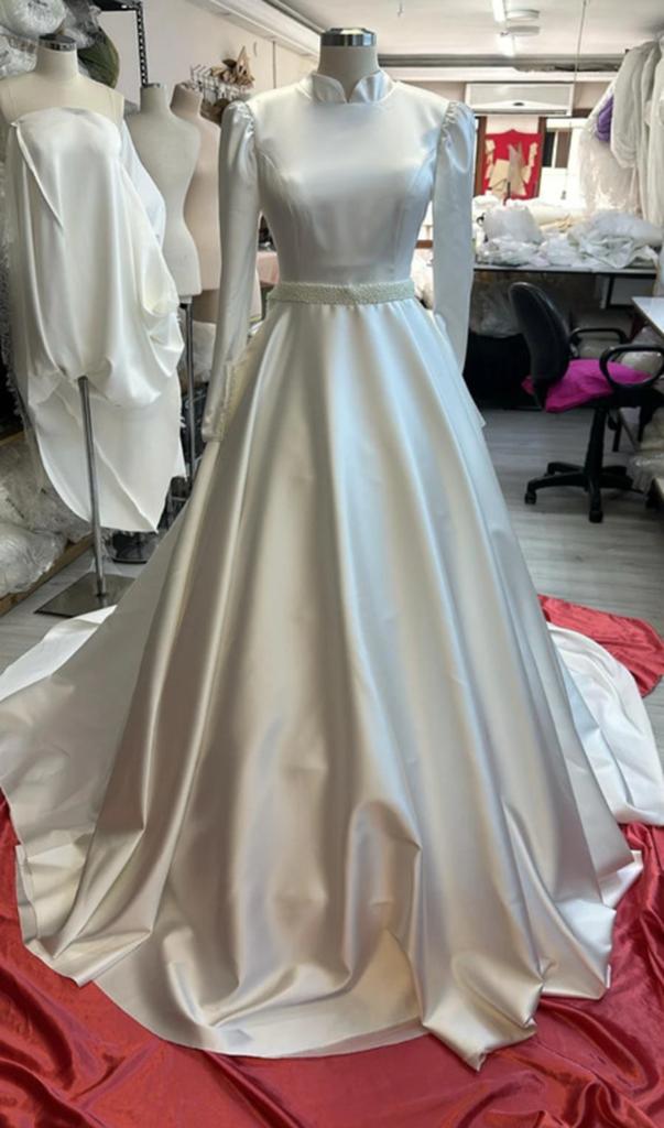 Trouwjurk satijn met parels couture, Kleding | Dames, Ophalen of Verzenden, Nieuw, Wit, Trouwjurk