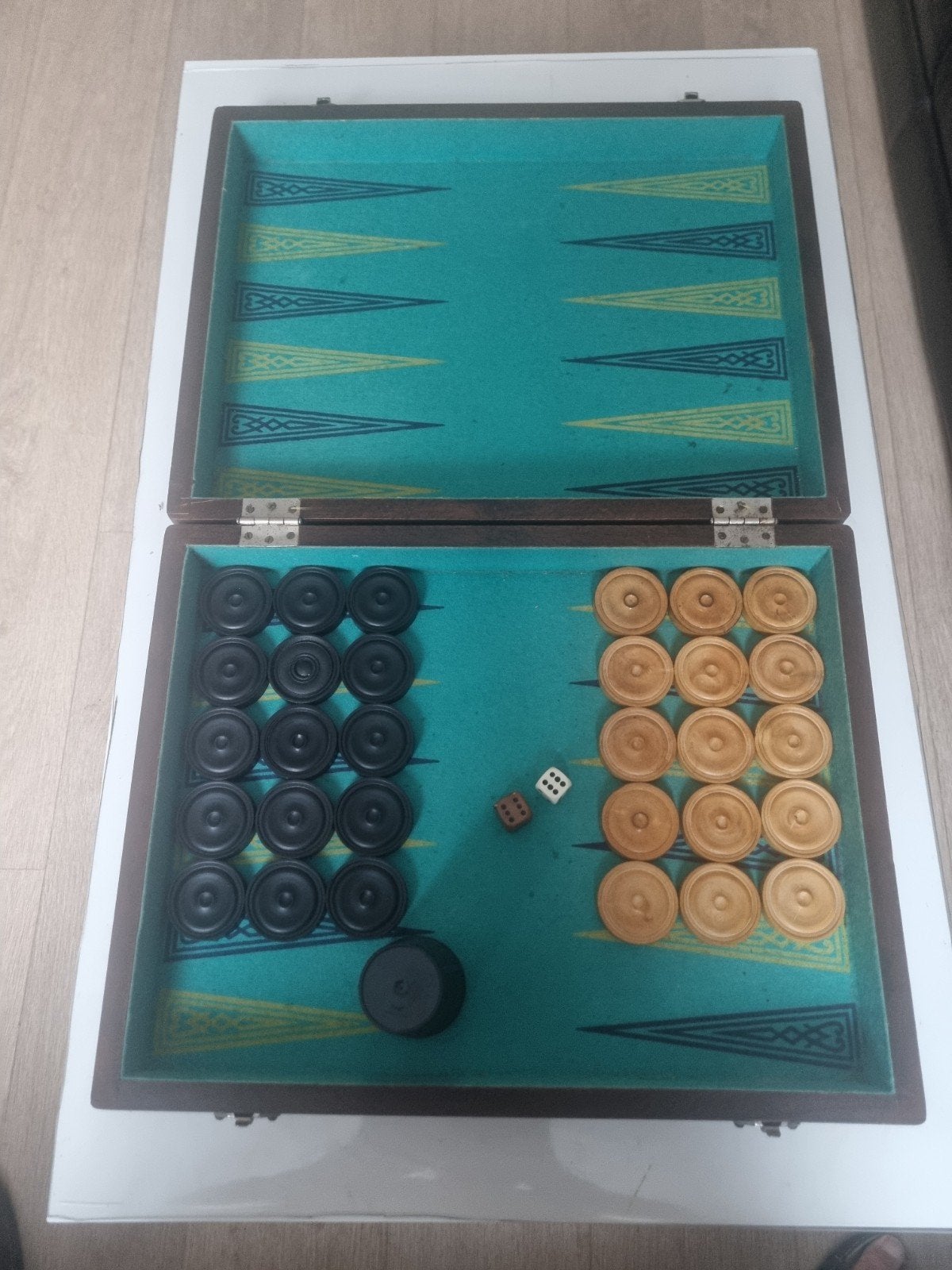 Ancien backgamon, Enlèvement