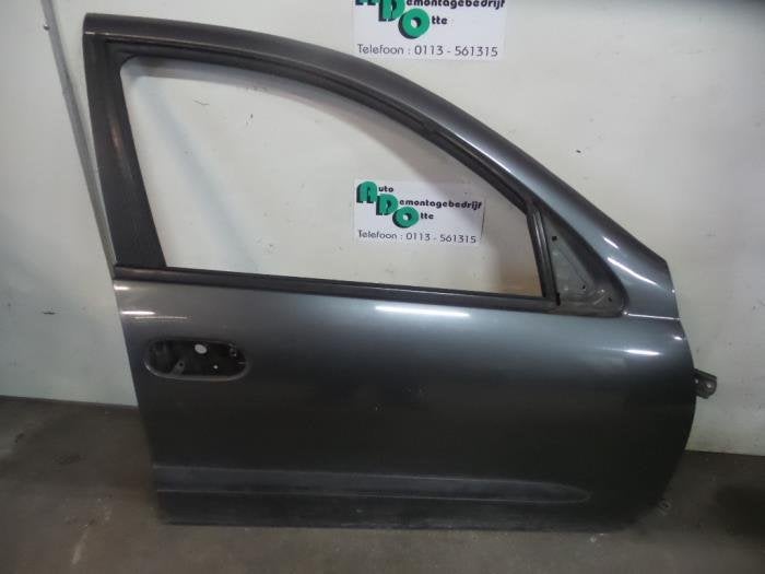 Portier 4Deurs rechts-voor van een Nissan Almera (Almera 02-, Auto-onderdelen, Gebruikt, -, Deur, -