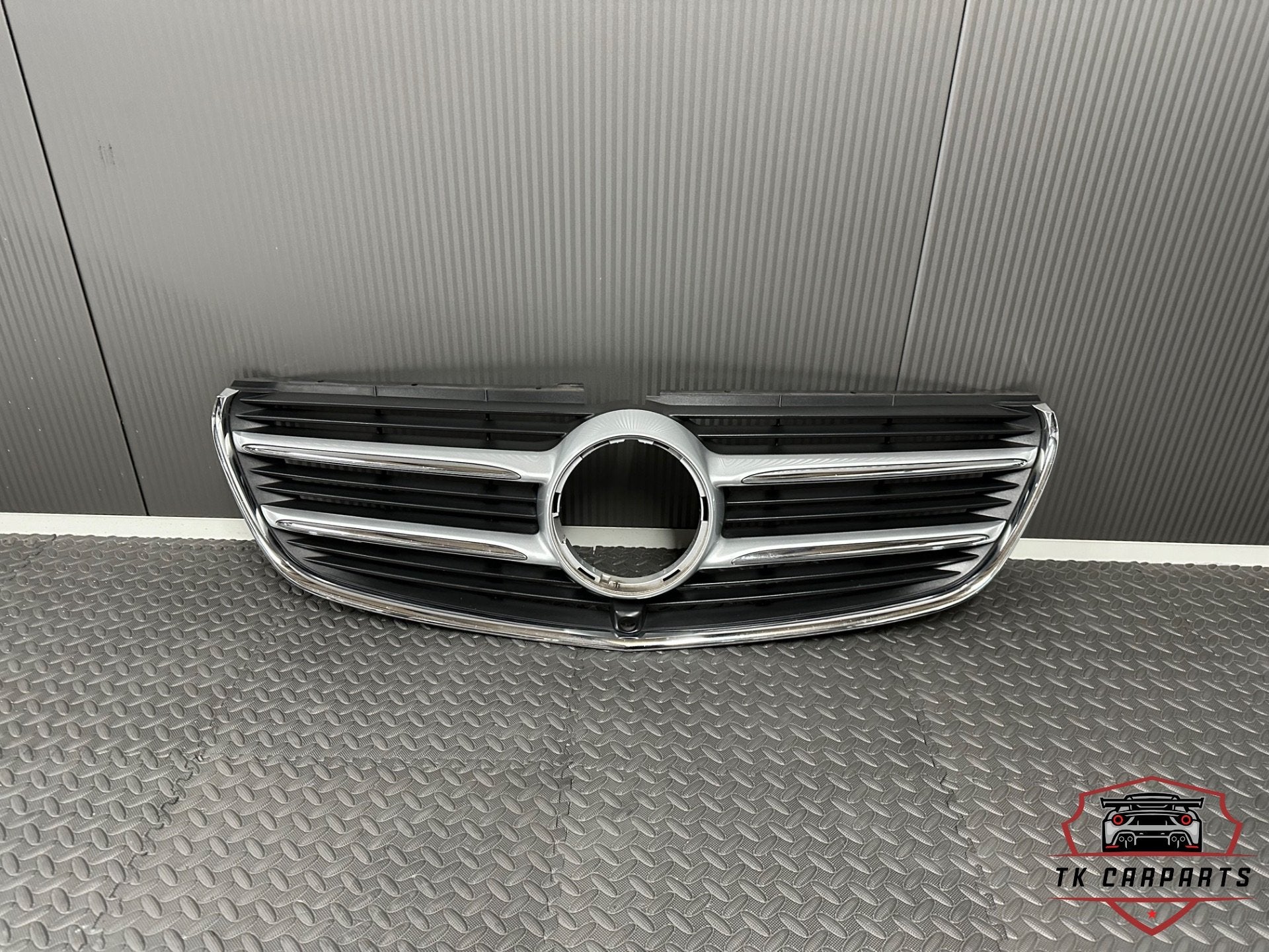 Calandre Mercedes Classe V W447 avec trou pour cam ra, Autos : Pièces & Accessoires, Neuf, Mercedes-Benz AG, Mercedes-Benz, Mercedesstrasse 120
70372  Stuttgart, DE