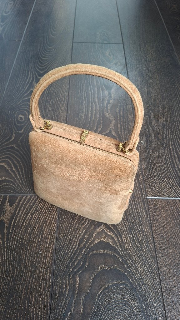 Vintage beige suède handtas – goudkleurig frame – retro, Ophalen of Verzenden, Gebruikt, Beige, Handtas