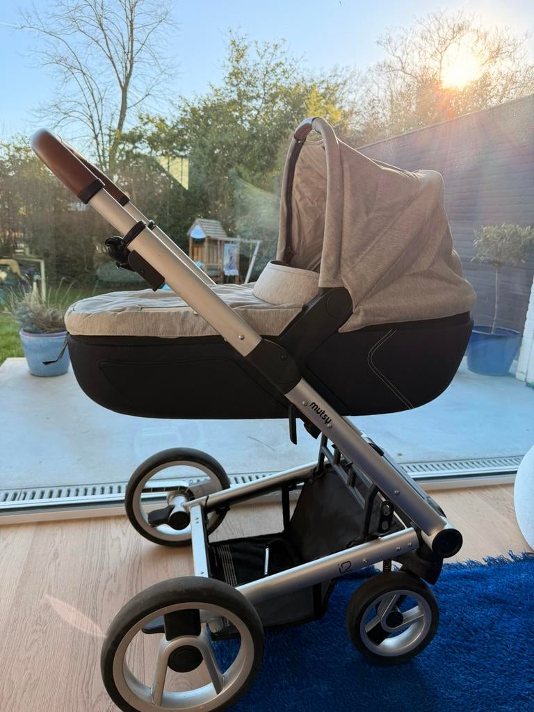 Mutsy i2 grijze kinderwagen en buggy met accessoires, Kinderen en Baby's, Kinderwagens en Combinaties, Gebruikt, Kinderwagen, Mutsy