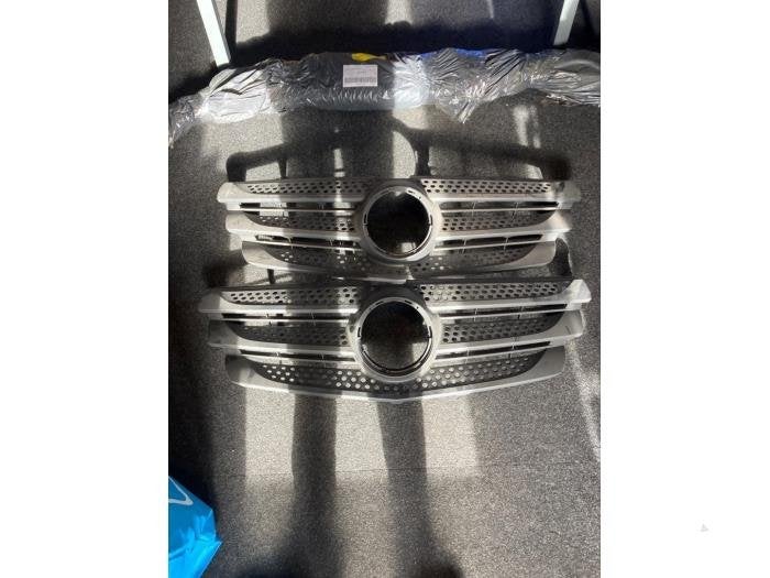 Calandre d'un Mercedes Vito (9051), 3 mois de garantie, Utilisé, -, -