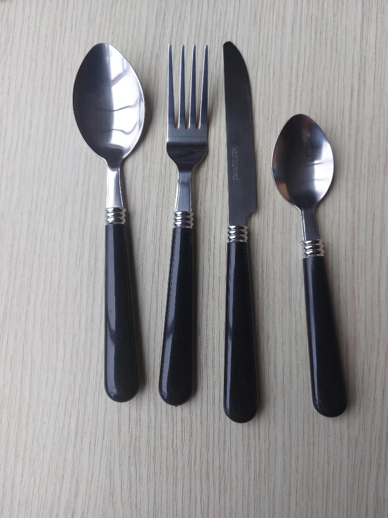 Bestekset met gekleurd handvat voor 4 personen, Enlèvement, Neuf, Autres matériaux, Ensemble de couverts