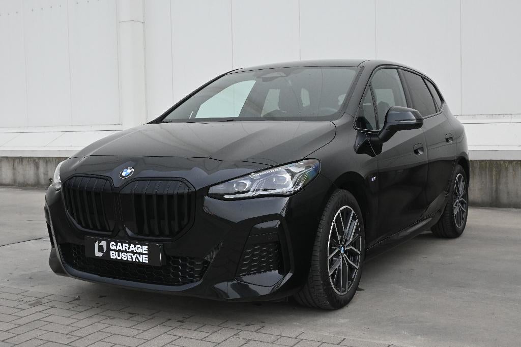 BMW 216i Active Tourer (M-pack) / 2024 / 32500km / benzine, Auto's, Zwart, Bedrijf, USB, Voorwielaandrijving
