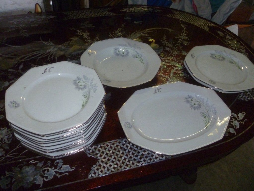 12 BORDEN + 4 GROOTE BORDEN  FRANS PORCELEIN LIMOGES, Ophalen