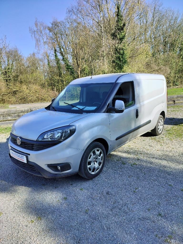 Fiat Doblo, Auto's, Bestelwagens en Lichte vracht, Bedrijf, Te koop, Fiat, Diesel, Euro 6, 5 deurs, Handgeschakeld, Zilver of Grijs