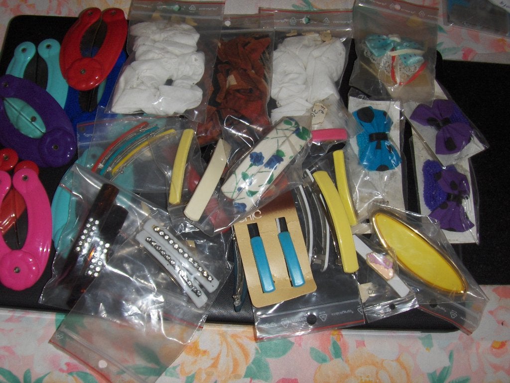 Chouchous ,pinces,barettes et noeux(lot de 37pour 10€), Handtassen en Accessoires, Uiterlijk | Haarverzorging, Ophalen of Verzenden