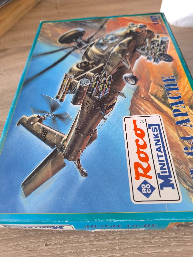 AH-64 Apache, Hobby & Loisirs créatifs, Modélisme | Avions & Hélicoptères, Autres marques, Enlèvement ou Envoi, Comme neuf, 1:72 à 1:144