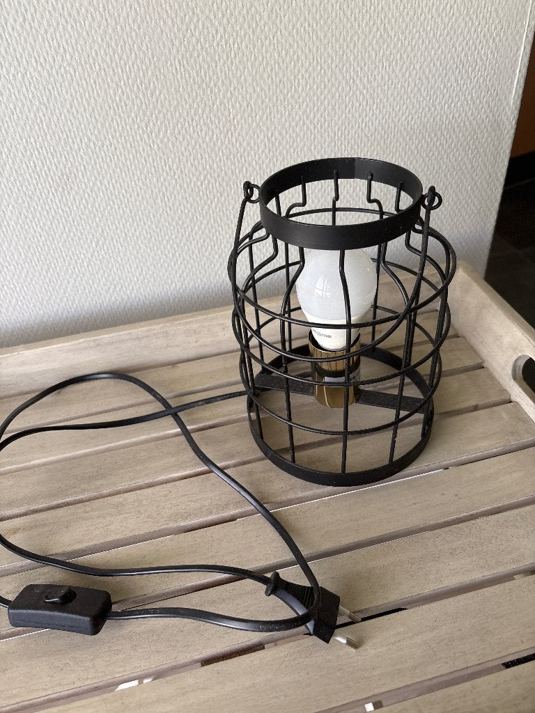 Zwart ijzeren lampje, Ophalen