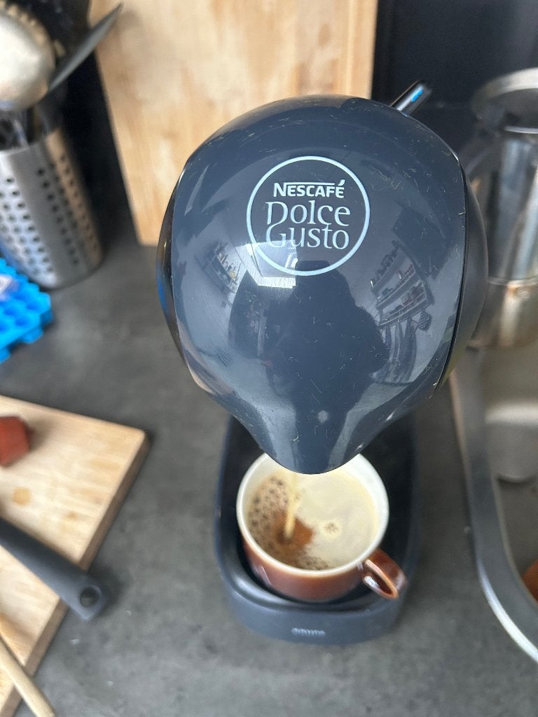 Krups NESCAFÉ Dolce Gusto Infinissima, Réservoir d'eau amovible, Utilisé, Dosettes et capsules de café, 2 à 4 tasses