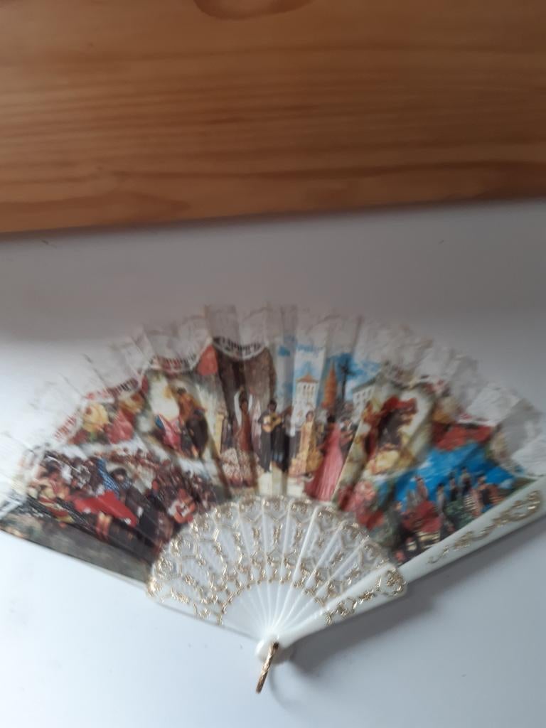 1 gamme en provenance d'Espagne, Bijoux, Sacs & Beauté, 10 cm ou plus, Enlèvement ou Envoi, Comme neuf, Autres matériaux