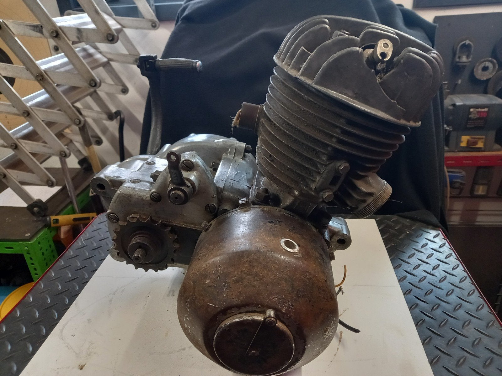 Moteur DKW SB 200 , il n est  pas bloqué, Motoren