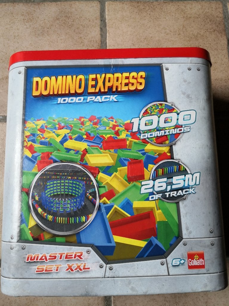 Doos met vele domino express steentjes, Enlèvement