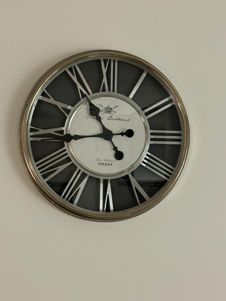Horloge  murale structure métal, Maison & Meubles, Accessoires pour la Maison | Horloges, Comme neuf, Horloge murale, Enlèvement