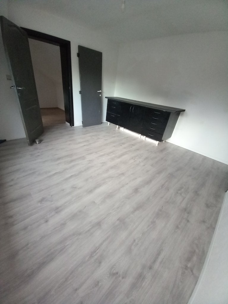 Grand studio à louer, Charleroi