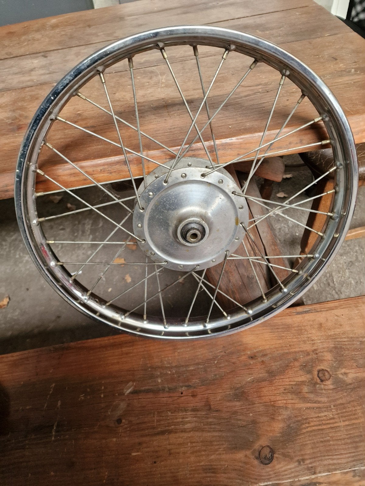 Yamaha MR50 voorwiel, compleet. Zeer mooie naaf!, Fietsen en Brommers, Brommeronderdelen | Oldtimers, Yamaha, Ophalen
