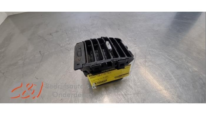 Grille aération tableau de bord d'un Renault Trafic, Renault, -, 3 mois de garantie, Utilisé