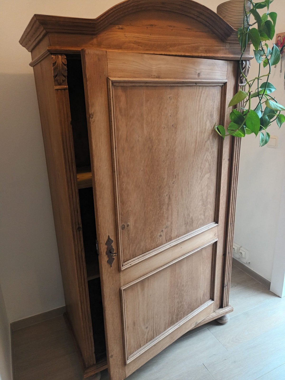 Houten kast, Enlèvement