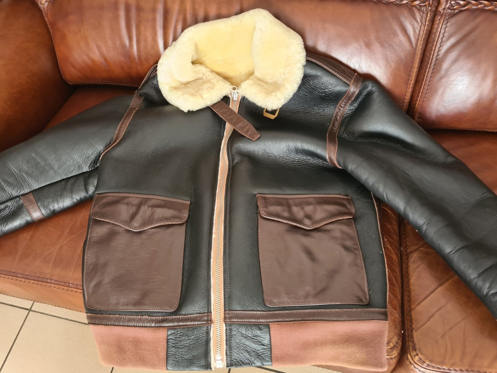Veste en cuir mouton retourné Taille M NEUF 600€, Kleding | Heren, Jassen | Winter, Ophalen, Nieuw, Maat 48/50 (M), Avirex