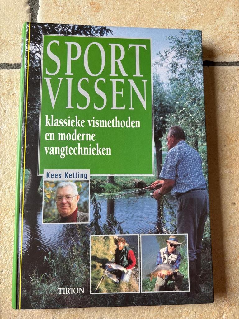 Sportvissen boek in goede staat, Watersport en Boten, Hengelsport | Witvissen, Zo goed als nieuw, Ophalen of Verzenden